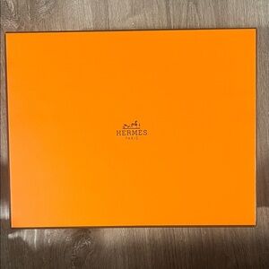 Hermès Signature Orange Gift Box